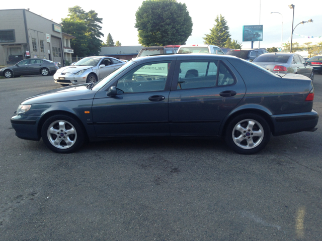 Saab 9-5 1999 photo 2