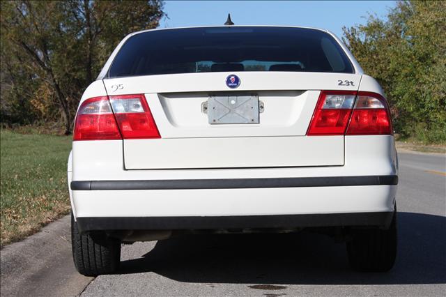 Saab 9-5 2002 photo 2