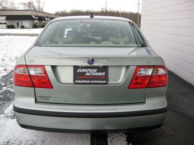 Saab 9-5 2002 photo 2
