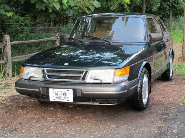 Saab 900 15 Sedan