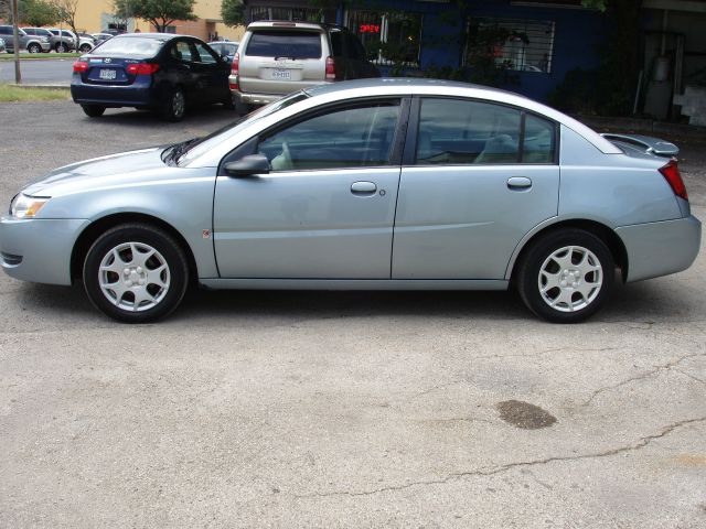 Saturn Ion 2003 photo 1