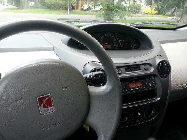 Saturn Ion 2003 photo 2