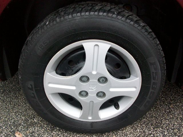 Saturn Ion 2003 photo 1