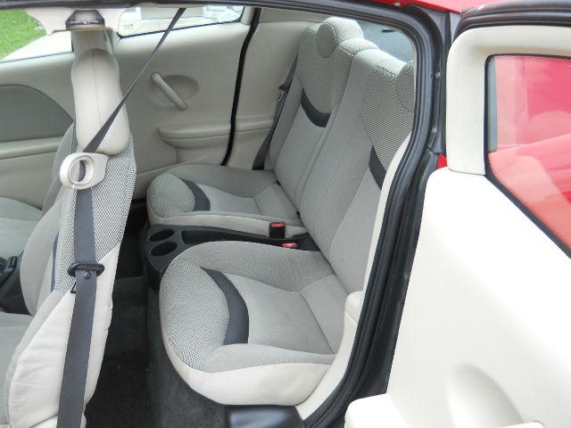 Saturn Ion 2003 photo 1