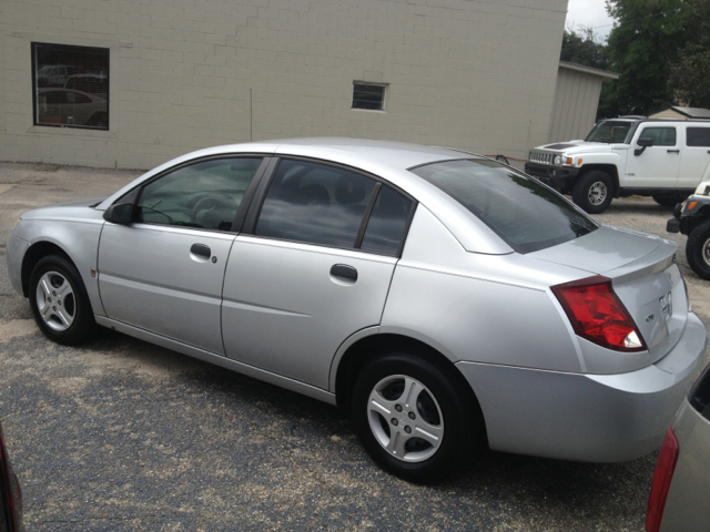 Saturn Ion LE - Like New Clean Title Sedan