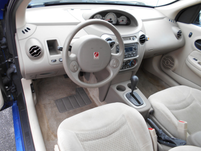 Saturn Ion 2004 photo 1