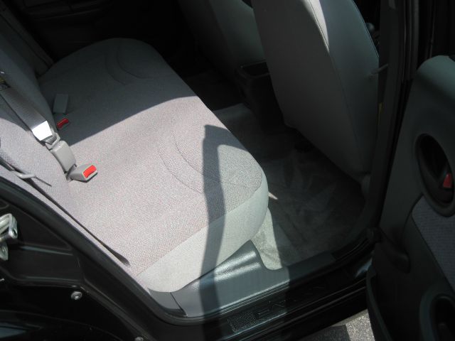 Saturn Ion 2004 photo 6