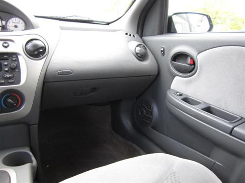 Saturn Ion 2004 photo 1