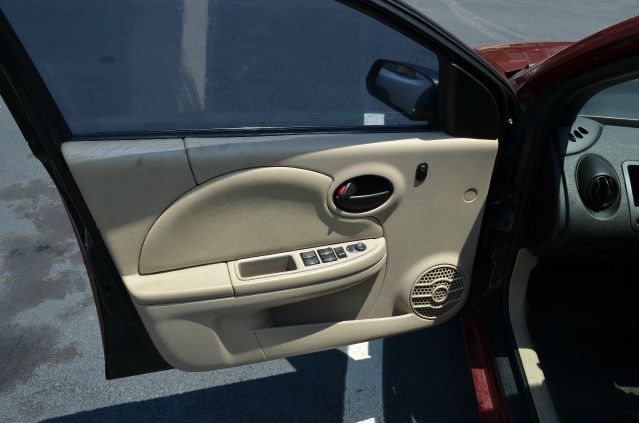 Saturn Ion 2004 photo 3