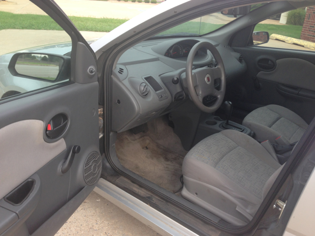 Saturn Ion 2005 photo 2