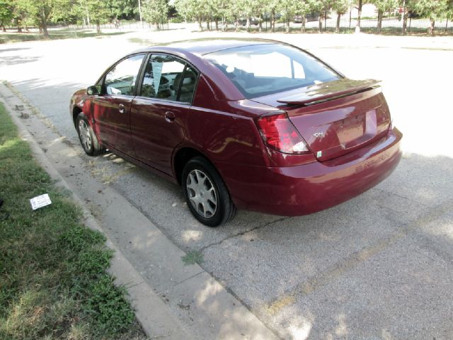 Saturn Ion 2005 photo 2