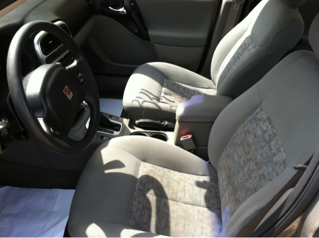 Saturn L-Series Sedan 2003 photo 1