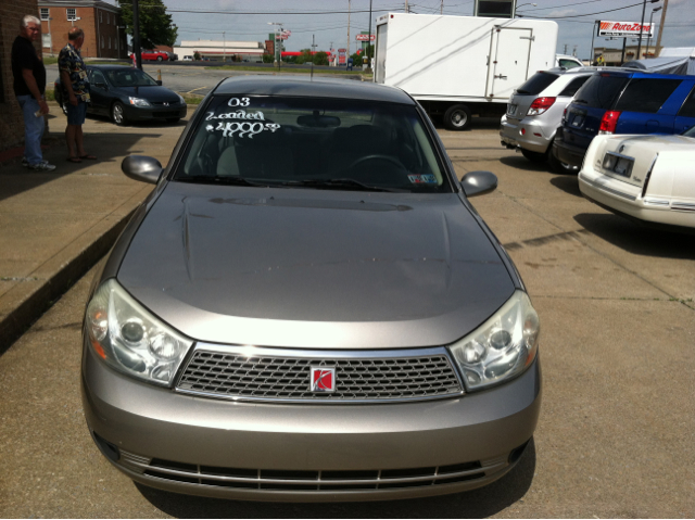 Saturn L-Series Sedan 2003 photo 2