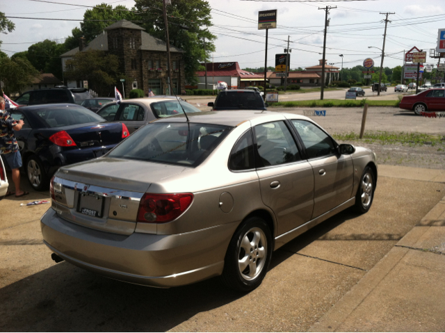 Saturn L-Series Sedan 2003 photo 4