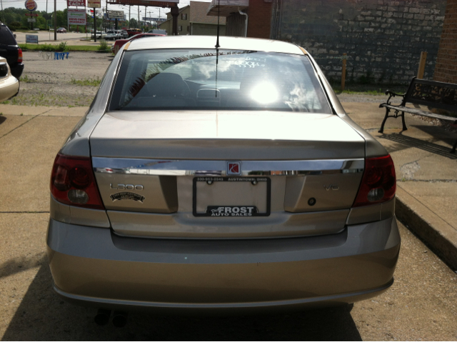 Saturn L-Series Sedan 2003 photo 6