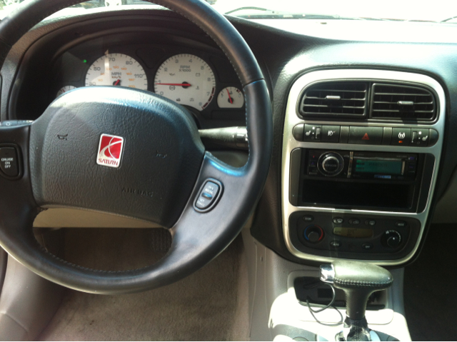 Saturn L-Series Sedan 2003 photo 1