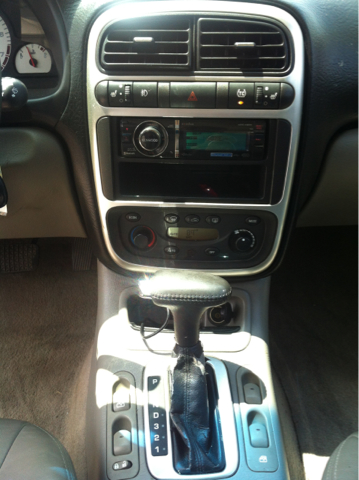 Saturn L-Series Sedan 2003 photo 3