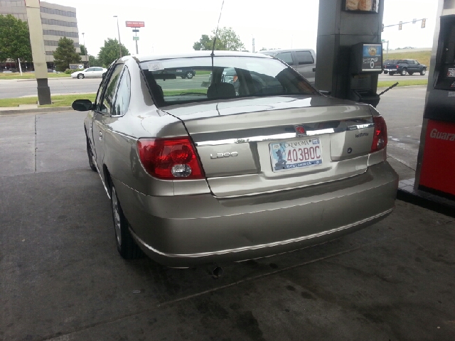 Saturn L-Series Sedan 2003 photo 3