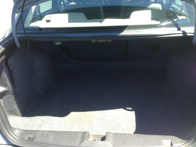 Saturn L300 2001 photo 3