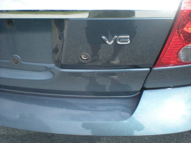 Saturn L300 2004 photo 2