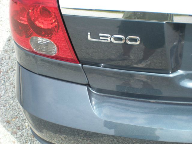 Saturn L300 2004 photo 4