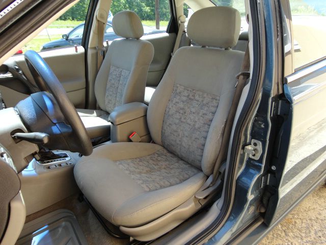 Saturn L300 2004 photo 11