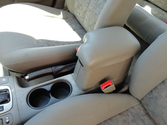 Saturn L300 2004 photo 14