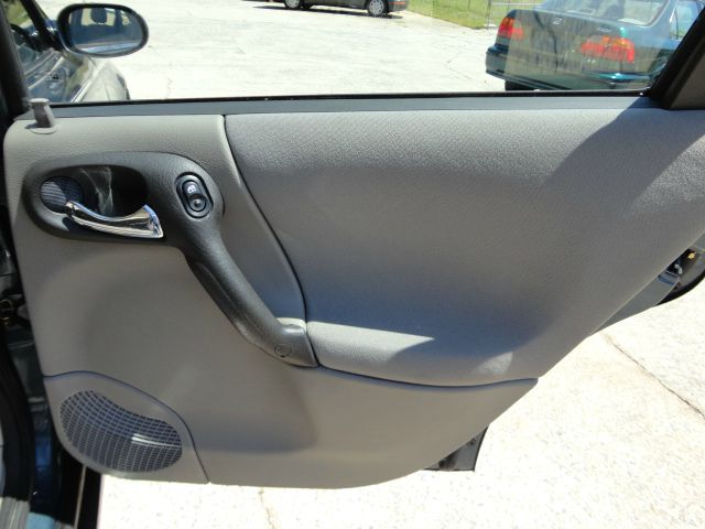 Saturn L300 2004 photo 17