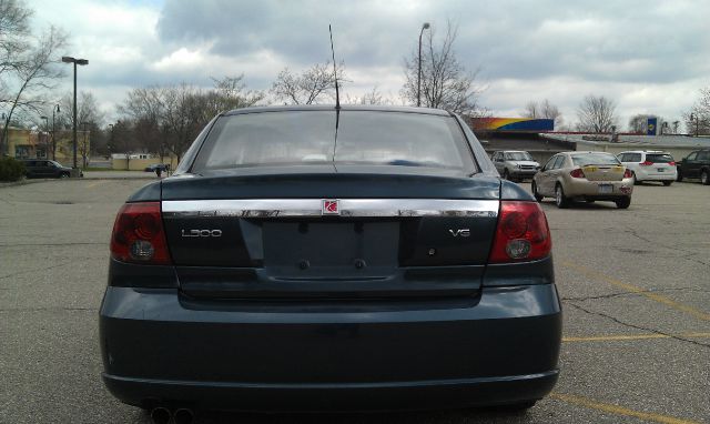 Saturn L300 2004 photo 3