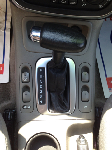 Saturn L300 2004 photo 5