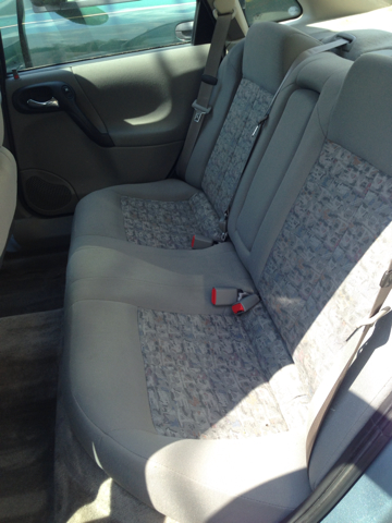 Saturn L300 2004 photo 7