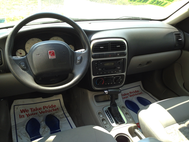 Saturn L300 2004 photo 8