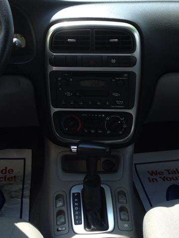 Saturn L300 2004 photo 9