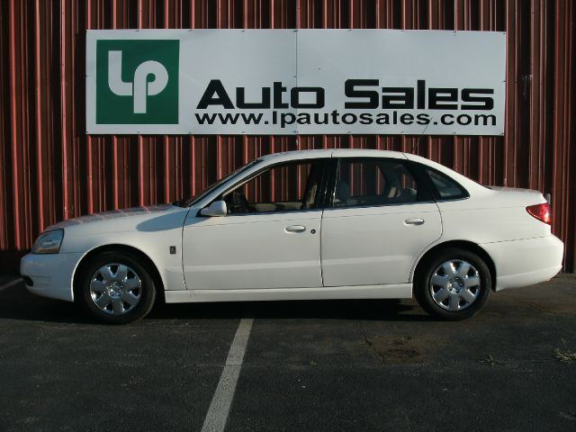 Saturn L300 2004 photo 2