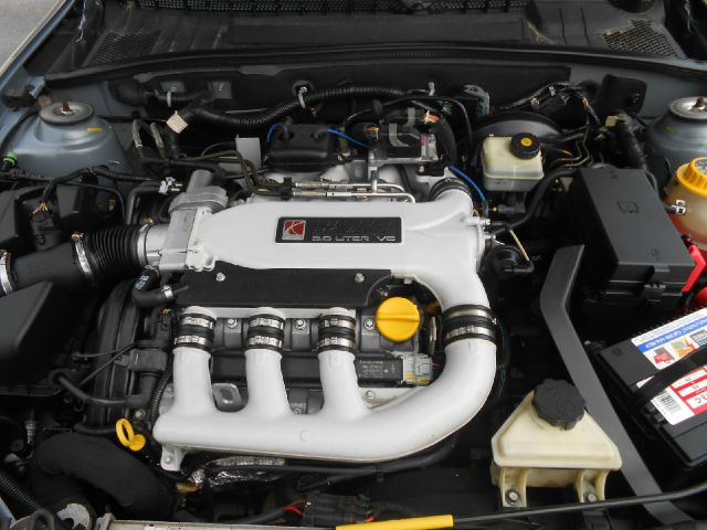 Saturn L300 2004 photo 1