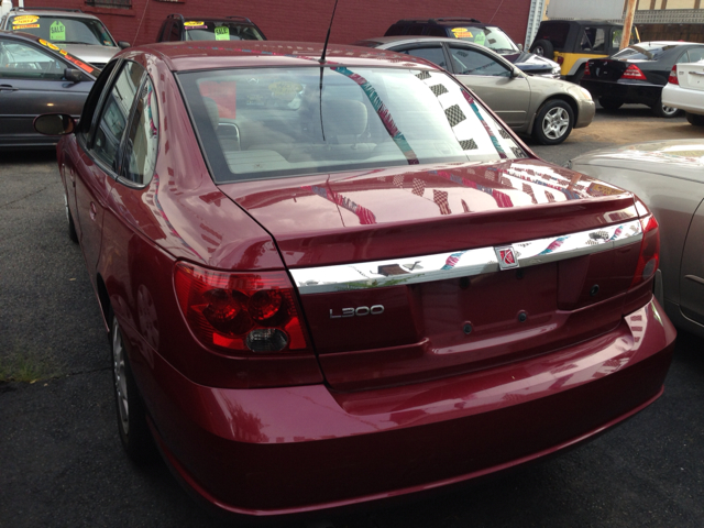 Saturn L300 Sedan 2004 photo 2