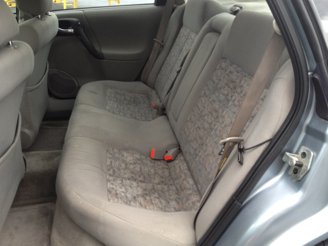 Saturn L300 Sedan 2005 photo 2