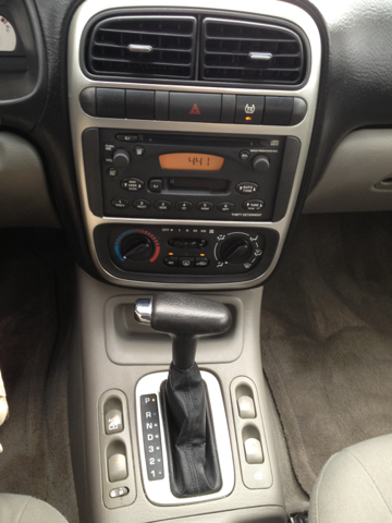 Saturn L300 Sedan 2005 photo 7