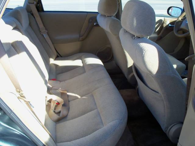 Saturn L Series 2000 photo 2