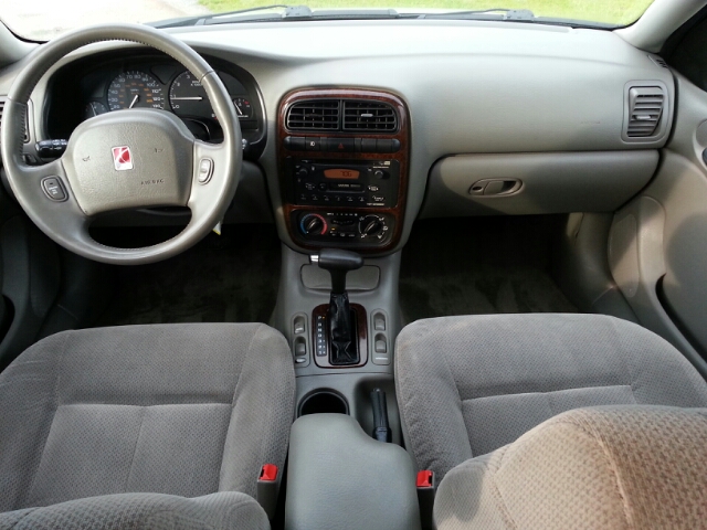 Saturn L Series 2001 photo 2