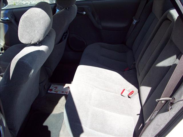 Saturn L Series 2001 photo 5