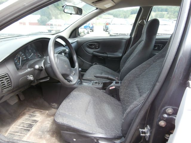 Saturn L Series 2001 photo 2