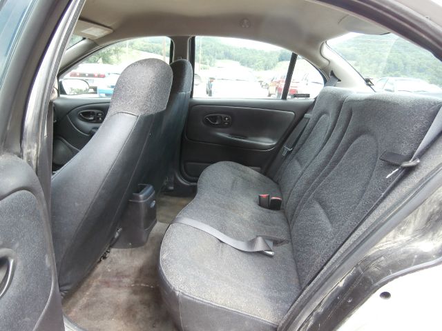 Saturn L Series 2001 photo 4