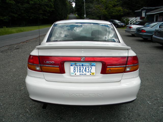 Saturn L Series 2002 photo 4