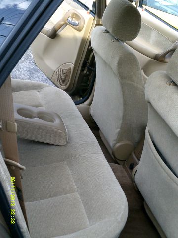 Saturn L Series 2002 photo 2