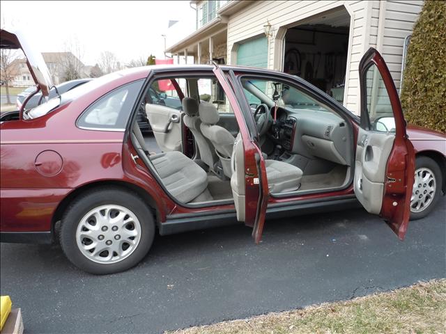 Saturn L Series 2002 photo 2