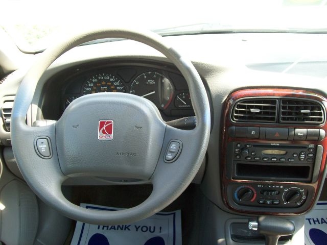 Saturn L Series 2002 photo 2