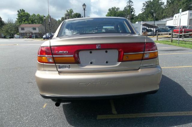 Saturn L Series 2002 photo 2