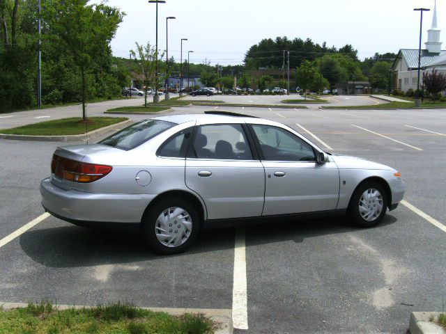 Saturn L Series 2002 photo 9