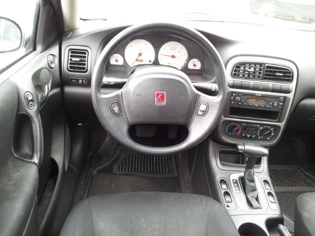 Saturn L Series 2003 photo 2